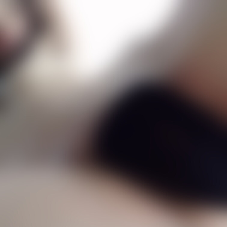 きっと誰もが愛妻とすれ違ってもこんな秘事をショーツに忍ばしている事すら想像もしないだろう。

まるで彼女自身がもう一