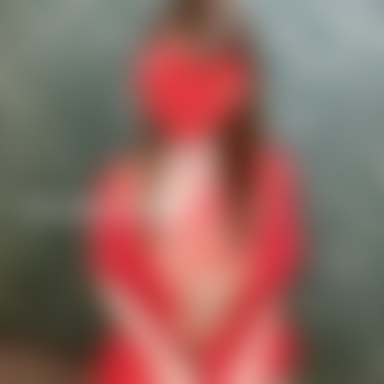 無料で乳首も見えちゃう！すけすけコスプレです♡🥺