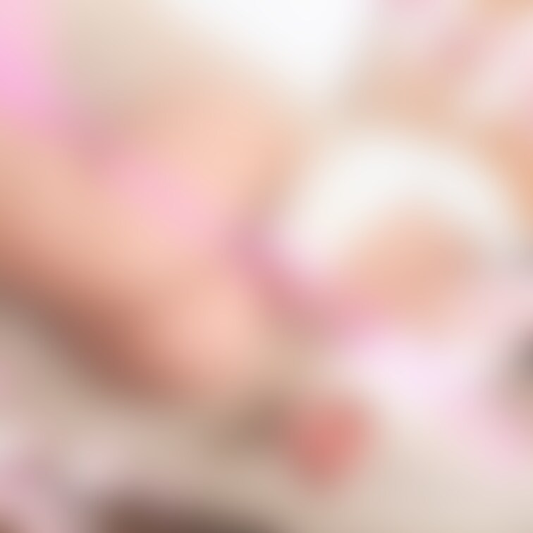 ソファーで半裸…だったので襲っちゃいました😊

白いモフモフと裸は相性最高✨
ソファーでそのままエッチしちゃいまし