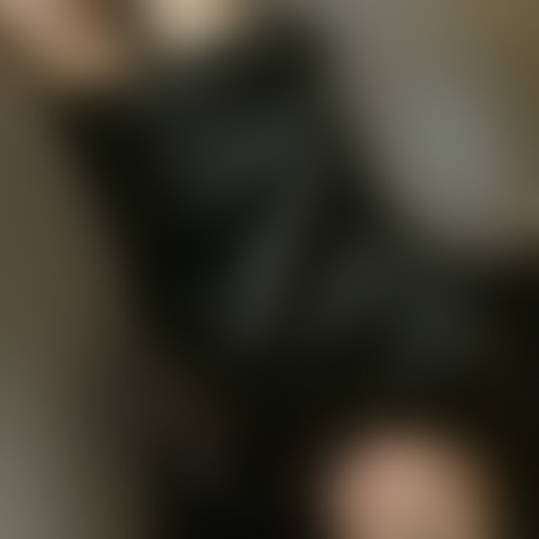 嫁ちゃんのムチムチ色白太もも。
寝てるところを悪戯しました😍
過去動画もアップしてます♪