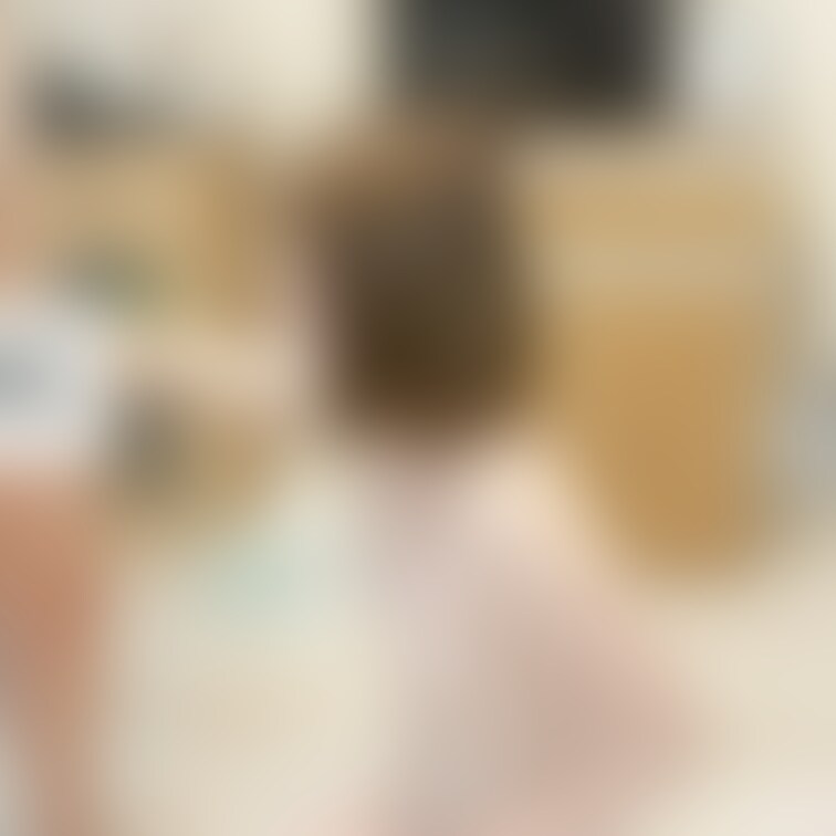 予告画像です。豪邸パーティー罰ゲームで、ついにりりさんの前でフル勃起してしまった男性。そんな男性に容赦なくりりさんの言葉