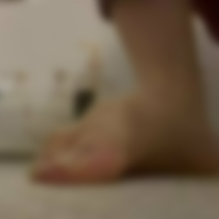 朝イチで我慢できなくておもらししちゃった😣

I couldn't hold my pee first thing 