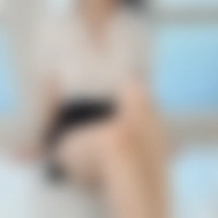 OLとか一般職のぱっと見ふつーの人が 実は見えないところにタトゥー入れてるみたいなの めっっちゃえろくない？？