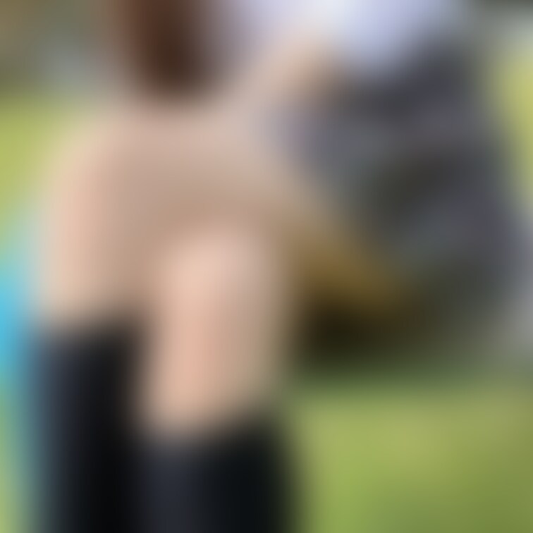 ミニスカ制服コスプレとハイソックスです！
前回の制服コスプレ投稿後もたくさんリクエストをいただいた組み合わせです。
