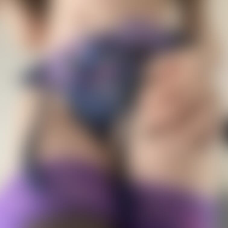 ふとももフェチさんへ💗
ドアップで下からアングルの太ももやお尻の自撮り💗