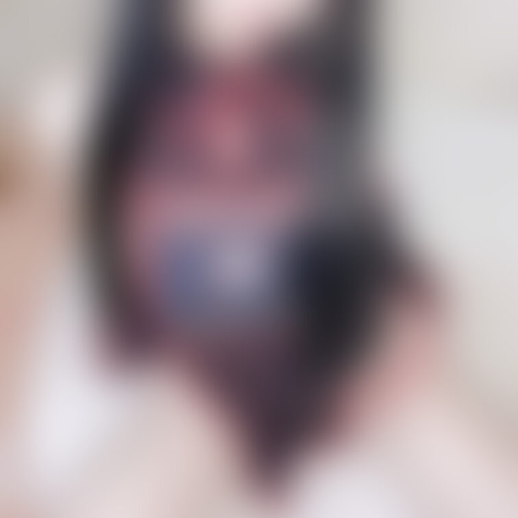 足開いて誘惑してるのに襲ってくれないの……？