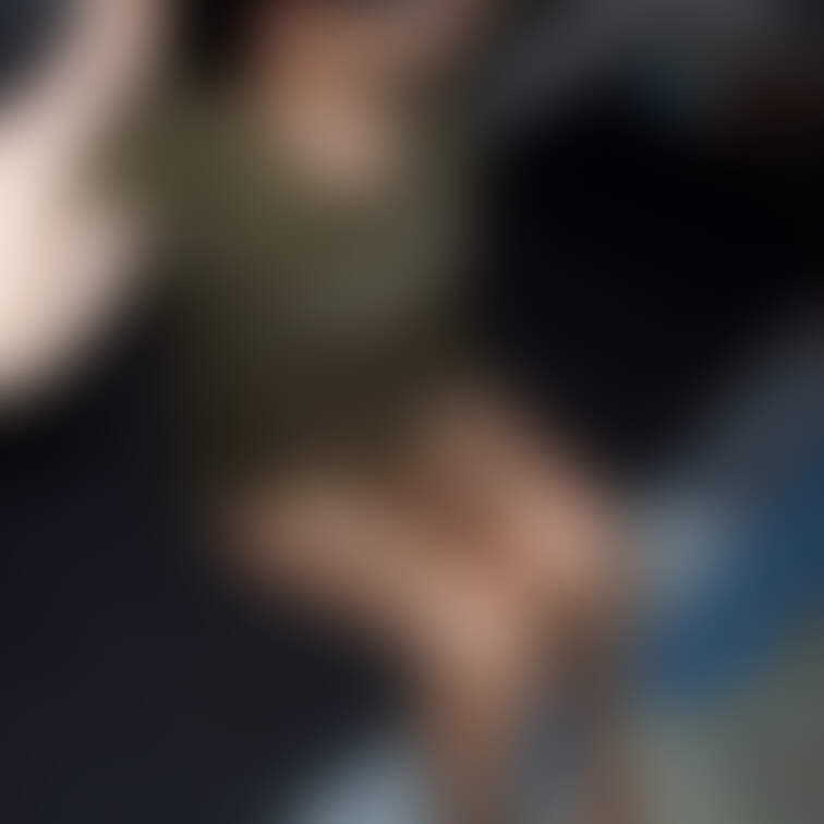 【極薄光沢ストッキングノーパン直穿き】
お試しプラン限定（もっと応援プランでは、妻の顔にはマスク越しの視線あり）
画
