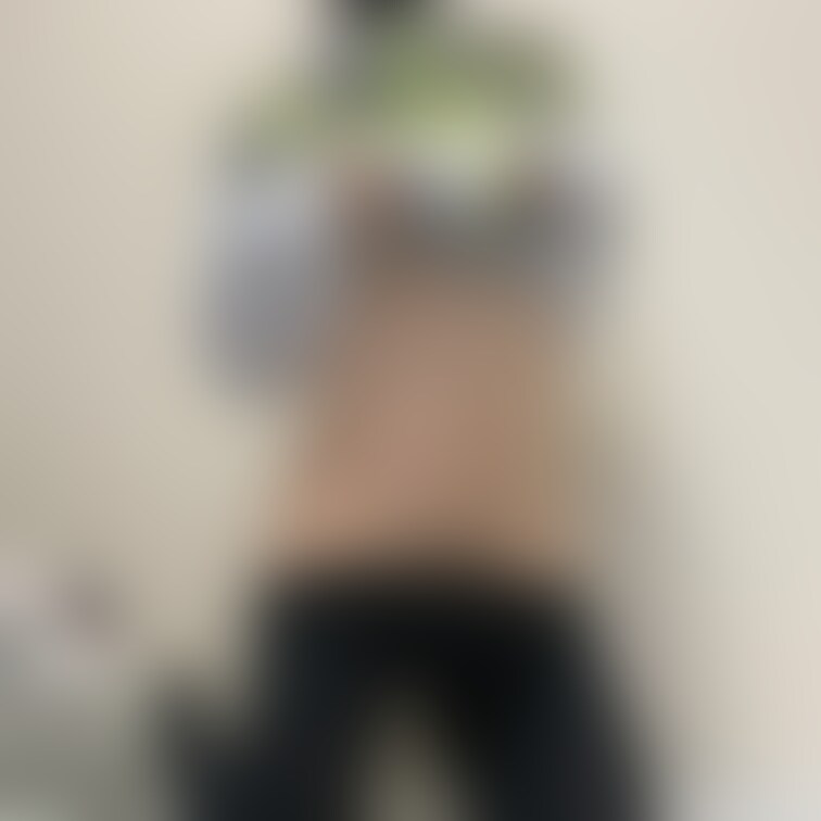 自己紹介1
お腹見せたり衣装着た写真が多めです。ウィッグはこの2つをよく付けます