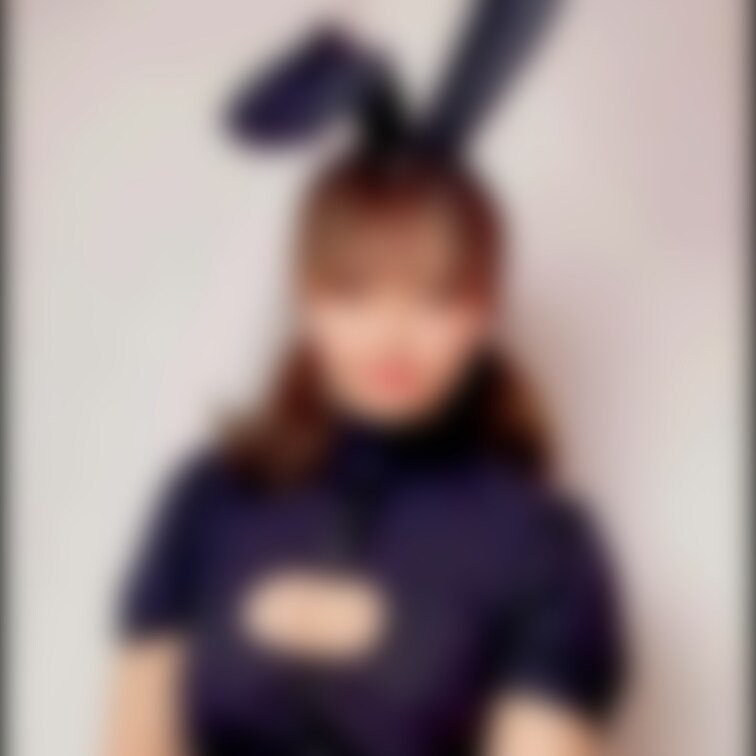 【顔出し動画】バニーちゃん姿and清楚系制服姿で…♥どちらもファンの方が送ってくださった大切なコスプレ服です✨