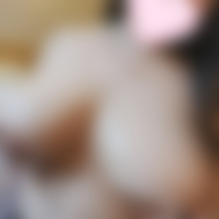 先日のパイズリ射精デート動画からのスクショ。
男くっさいザーメンでヌルテカに汚れた
おっぱいって最高にいやらしないで