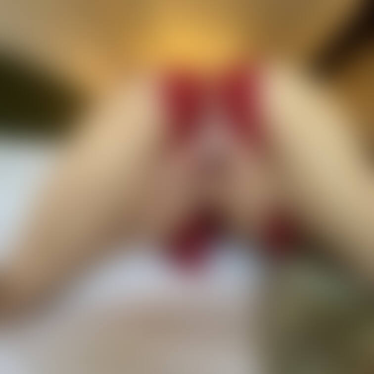 ほらぁ、、、愛揶のぉ、、
いやらしい、、オ◯ンコ、、、
もっとぉ、、近くで、、見て。。。
