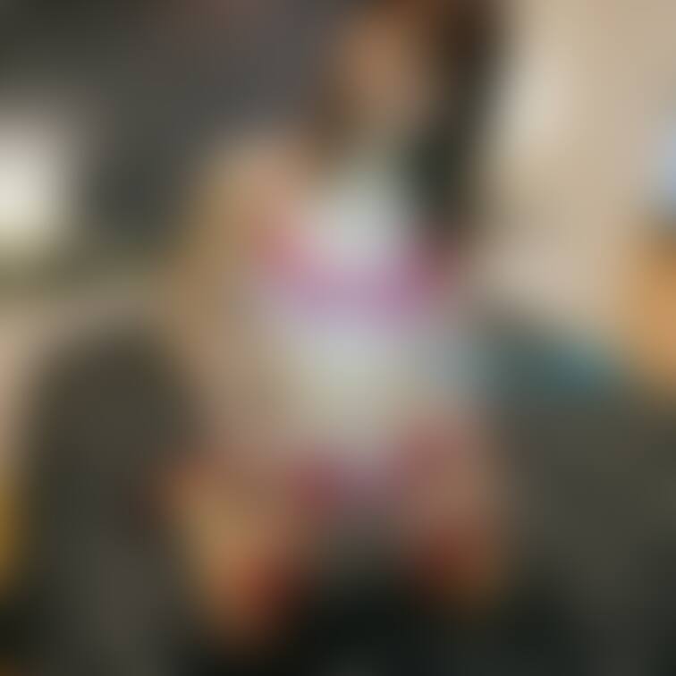 下着姿でこんなに誘惑してくる人妻はどうですか?