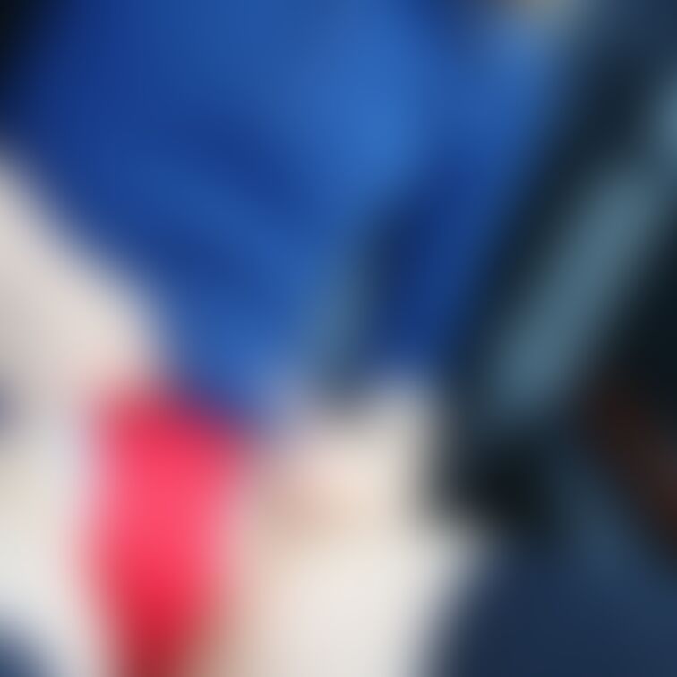 そそくさと仕込んできた競泳水着姿になりまして。。。その1
やはり野外の競泳水着が大好きです(^^♪