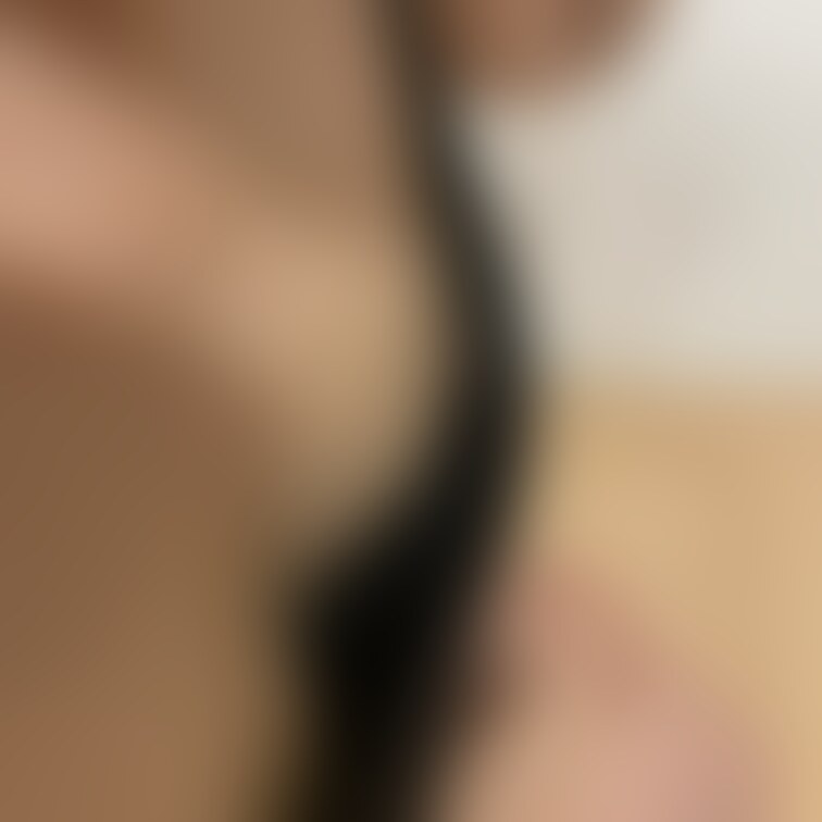 お尻🍑に栄養イキすぎておっぱいは小さいの🥺
フォロワーの皆さんもっと絡みましょうよ〜🥰💕メッセージくださいね♪