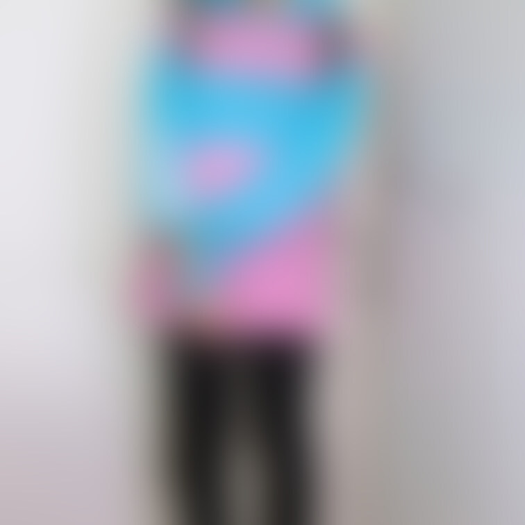 #024 KAORU
元気な女の子爆発のKAORUちゃんは、おま〇こがすぐヌルヌルになってしまいます(;^_^A
お