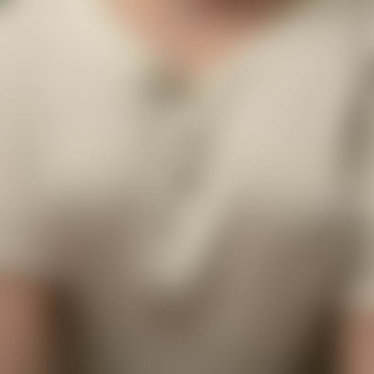 乳首が浮き出ちゃって…
こんな格好で街中歩いてるの見られたいんです