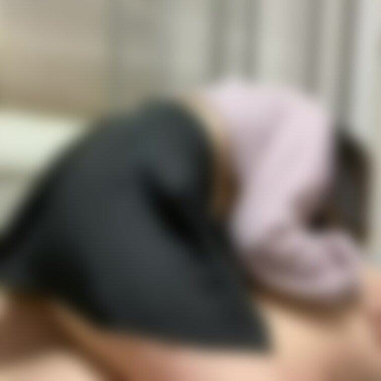 スカート姿がかわいい変態ミュウちゃんの着衣SEX♡
乳首舐めから騎乗位→正常位とフルコースの動画です♡