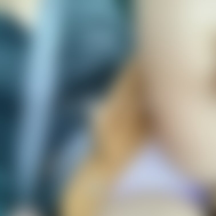 あれー？大きくなっちゃってる？足コキしてあげようか🤭❤️