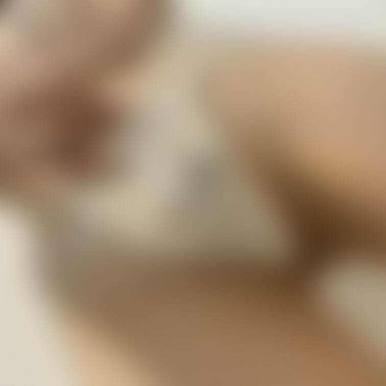 ファンからご要望頂いたま○こ（ま○毛透け透け）ドアップで撮ったから感謝しろよ🤣
お前らの大好物だろ、お礼を忘れるなよ☝