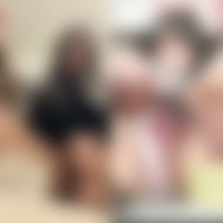 【漫画と同じポーズ②】
マン見せ自撮りする女は男を興奮させると思いません⁉️🤣