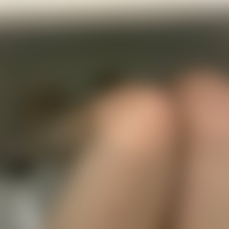 ついに人妻のお毛毛が！！💦
今まで下半身は極力出してこなかったですが、ついにお毛毛解禁です！！笑笑

剛毛なのかな