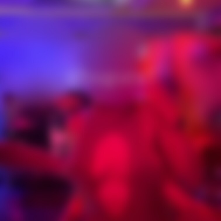 この間初めて1人で飲みに行ってきたんだけど、
コスプレにお着替えしたら「ブラジャー邪魔だね❣️」
って言われて外され