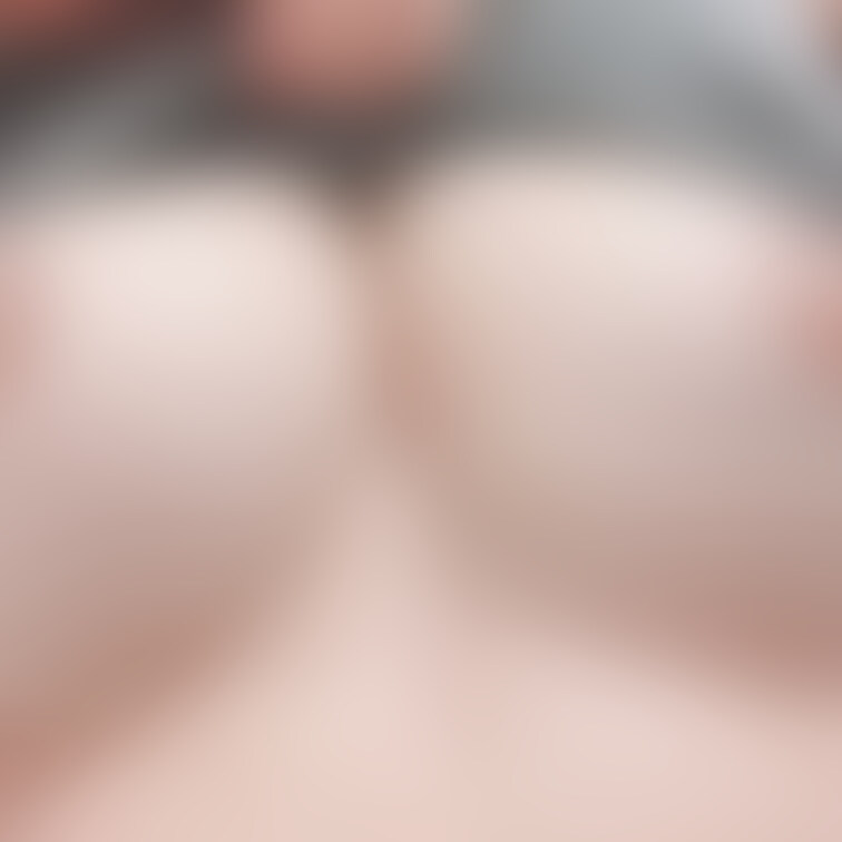下からちち。