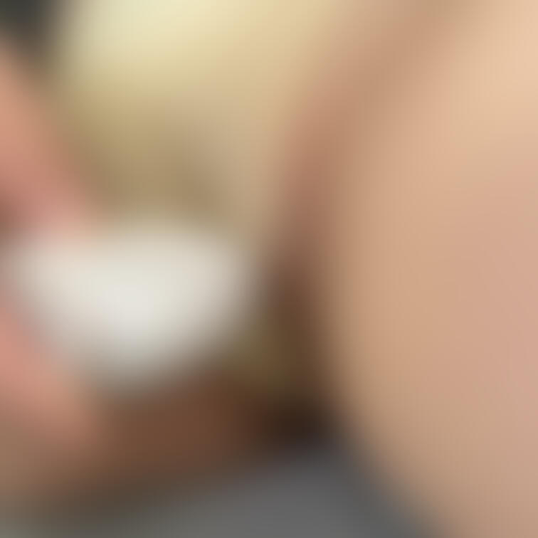 1枚目→パンツの上からクリオナ
2枚目→上からアングルでクリオナ
3・4枚目→オナで汚れたパンツ

ベージュのパ