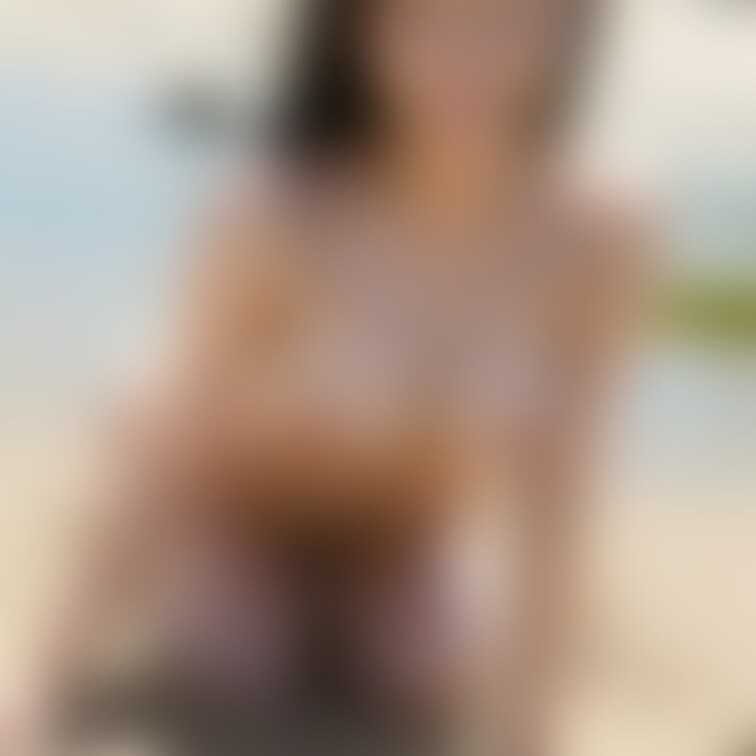 【⚠️刺激が強いです】
海って開放的になっちゃう🙌🏻
だからこんなポーズだってしちゃうもんね🙈