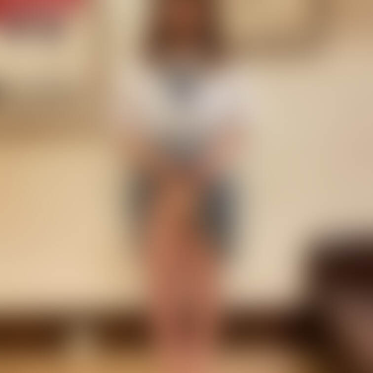 制服+スカートたくし上げ+ノーパン!
命令されているようでかなり興奮した笑