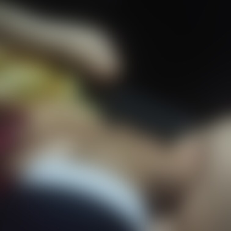 ♥️露出♥️
下着を脱がせてクリトリスを直接触る
弄くり始めると両足が
どんどん開いていく