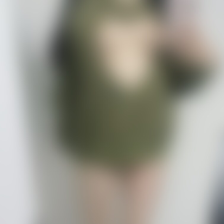 こんばんは、みゆです🌙✨

寒くなってきたからトレーナー着てます♡

これで外出しちゃおっかな？