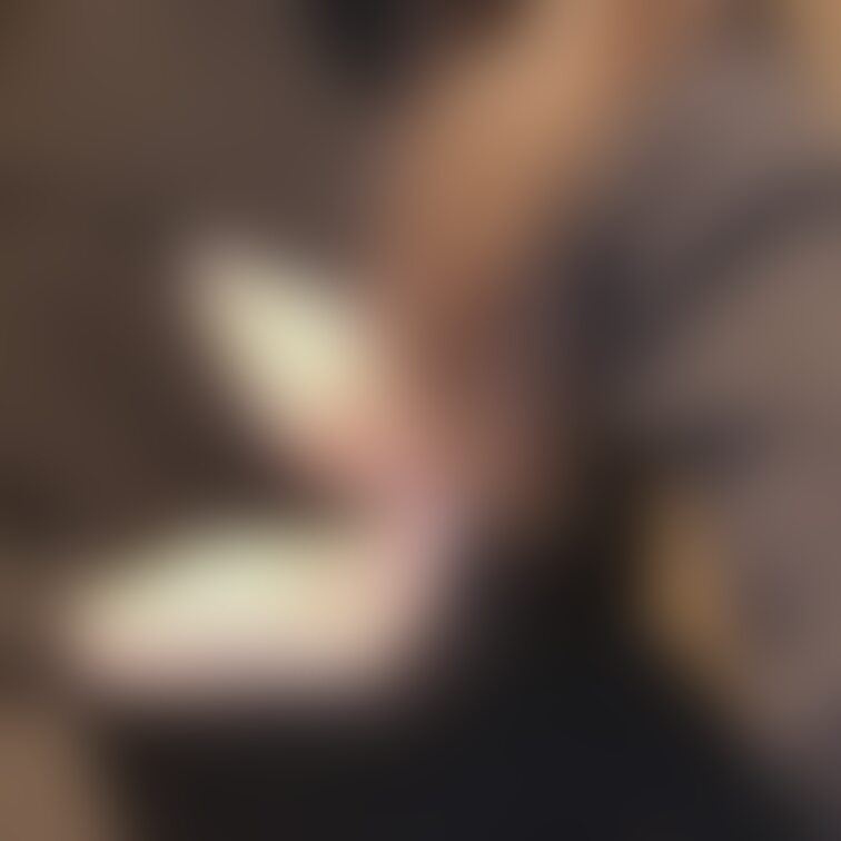 こういう、胸元がチラッと見える服が流行っていますね😌
ある程度バストにボリュームがなければ、
大切な部分がみえてしま