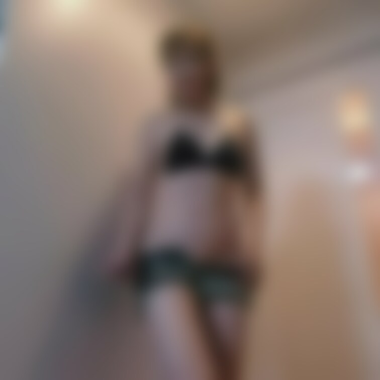 お尻が邪魔する😱
入らん🤣
食い込むおケツ🍑
こりゃ脱ぐしかないね🩳