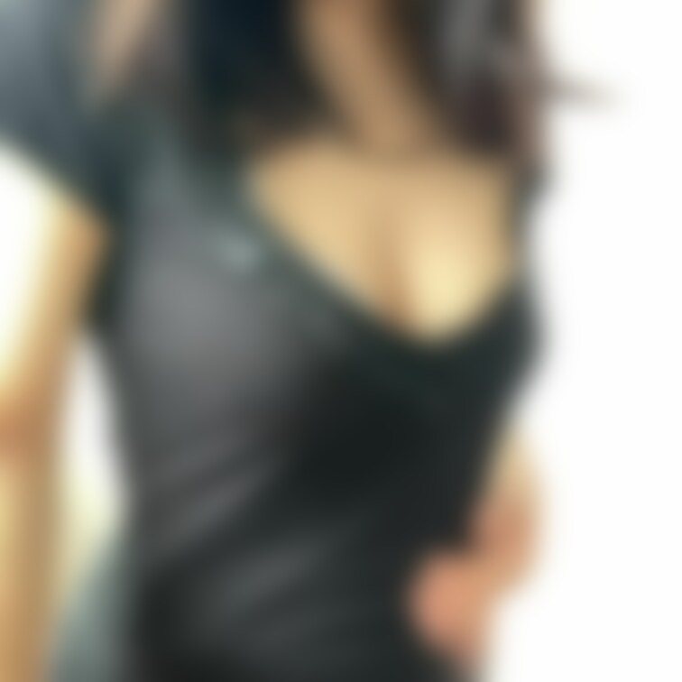 着衣からのお触り♡