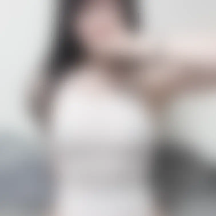 白スク水様になっててうける、背中の筋肉綺麗じゃん