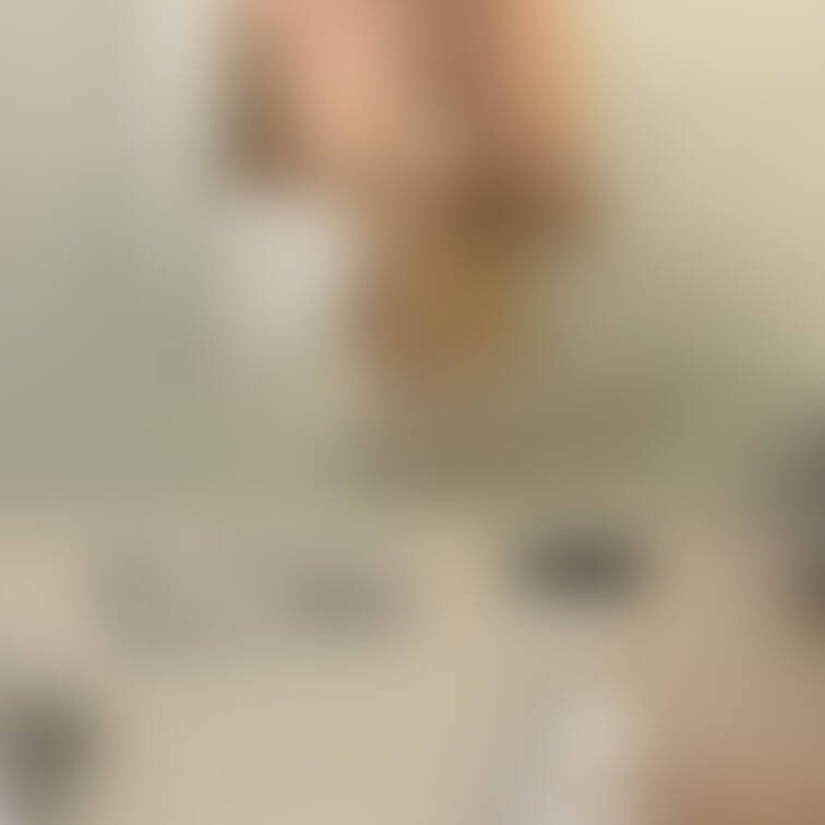 シャワー後の無加工おっぱい🫧

ちょっとだけ寒くてピンッと立っちゃいました💦

下のつるつる部分はモ○イクなしに