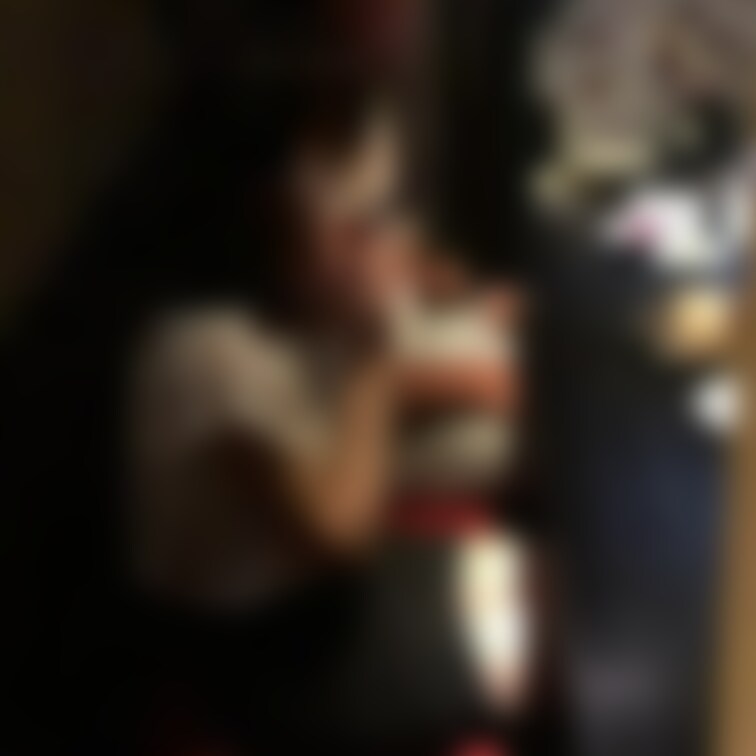 ２４歳の単さんのファーストタッチです。
私がいないときに妻から触っても良いよと言って触ってもらっています。単さんの可愛