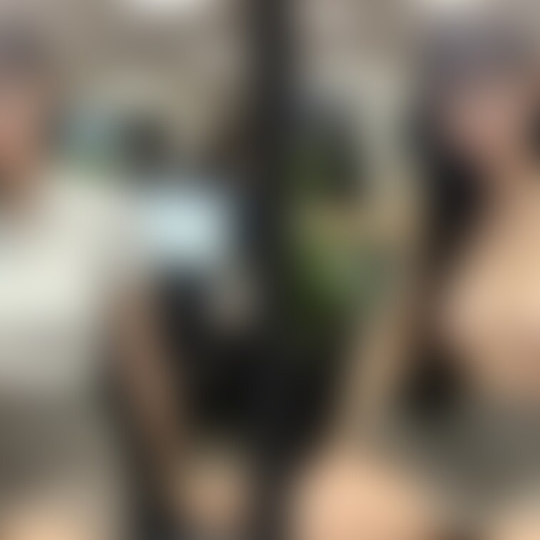 着衣と脱衣を並べた画像です。画像№310