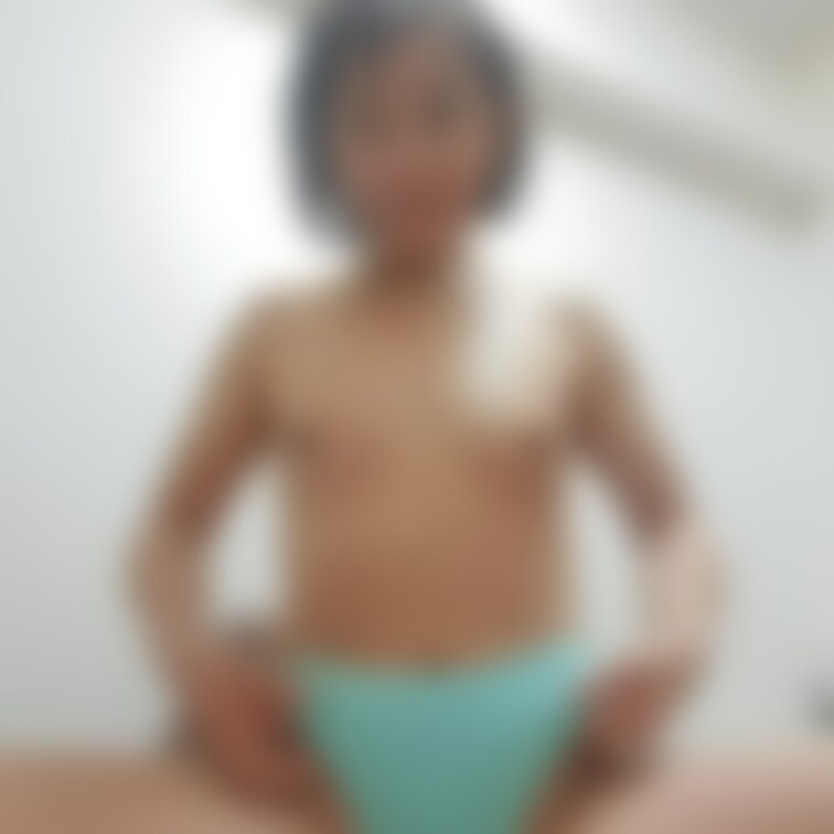 明るい色のパンツ履くと見せたくなるよね〜


続きあります！
この後は
オナニーするよ😁

お楽しみに💕