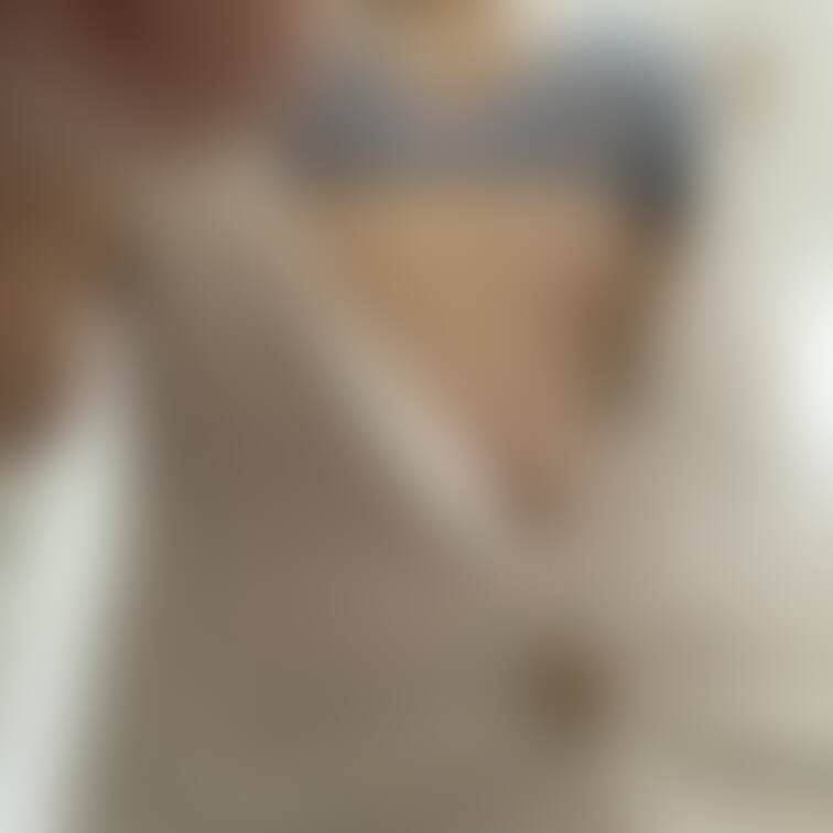 セクシー下着での自撮り写真です。フォロワー様から頂いた下着でえっちな自撮り写真をとっている!そしてちっぱい動画も撮影した