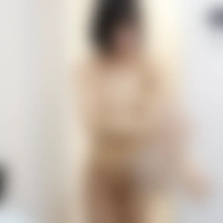りんの個人撮影。お風呂上がりに体を拭いている画像を極小モザイクでお届けします。割れ目が一本筋になってて綺麗です。

