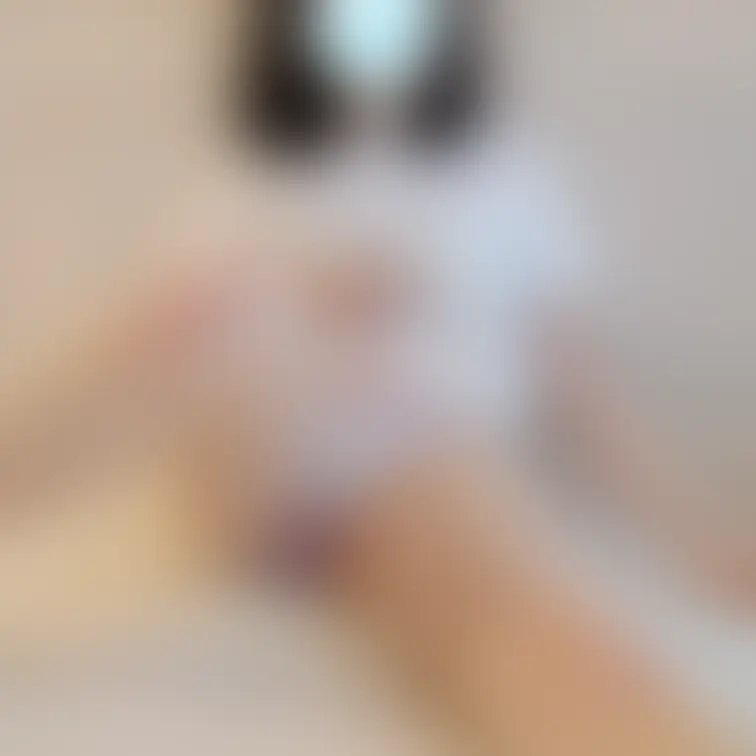先日投稿した下着を全身バージョンで💜‪
少し脚を開いて…恥ずかしいですね///
夫にも見せないこんな姿、ここでだけは