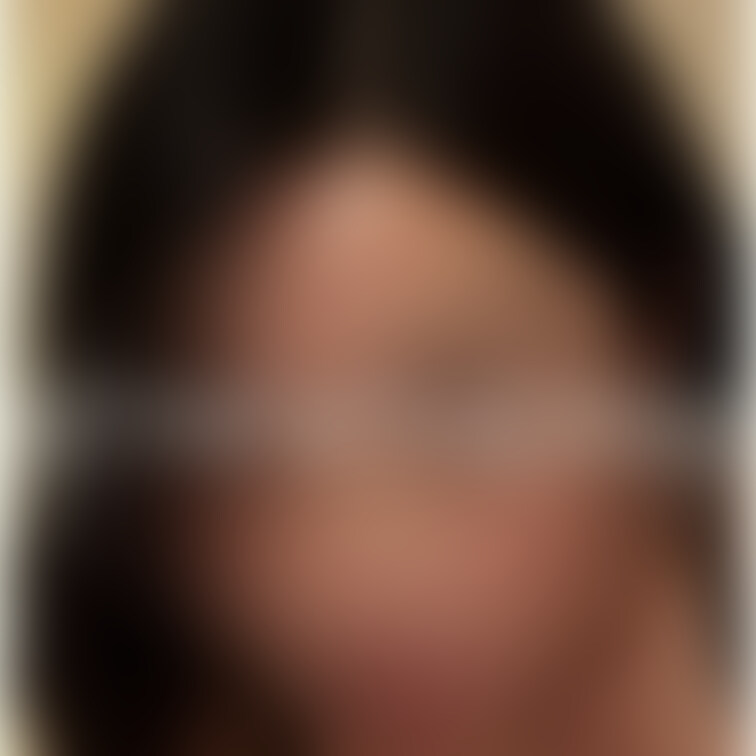 おはようございます。

今朝の妻を不意に撮りました。