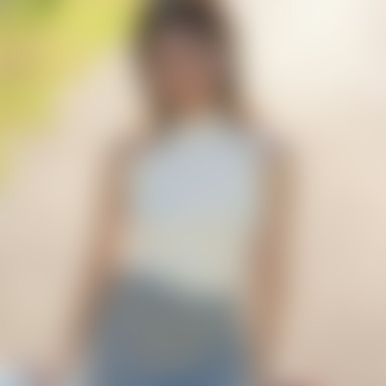 ~2024 summer ver.2～
処女巫女ちひろが私服姿で撮ったA4サイズのポスター画像1枚になります(*´ω｀