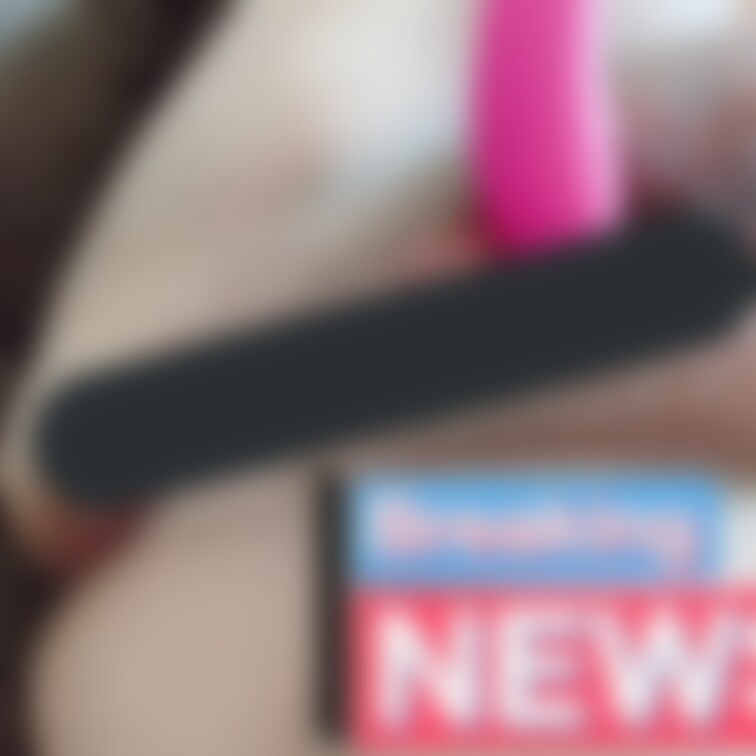 潮吹くまで玩具いれてみた
※2回連続オナニーの２回目なので
小さなティッシュがついてる😢