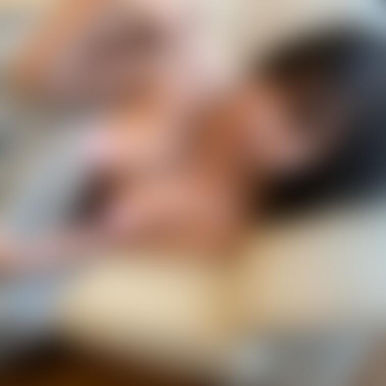「ヌードグラビアが見たい・・・・！」
というリクエストをいただき、お部屋で撮影しようとしたらニャンコ登場😸
おっぱい
