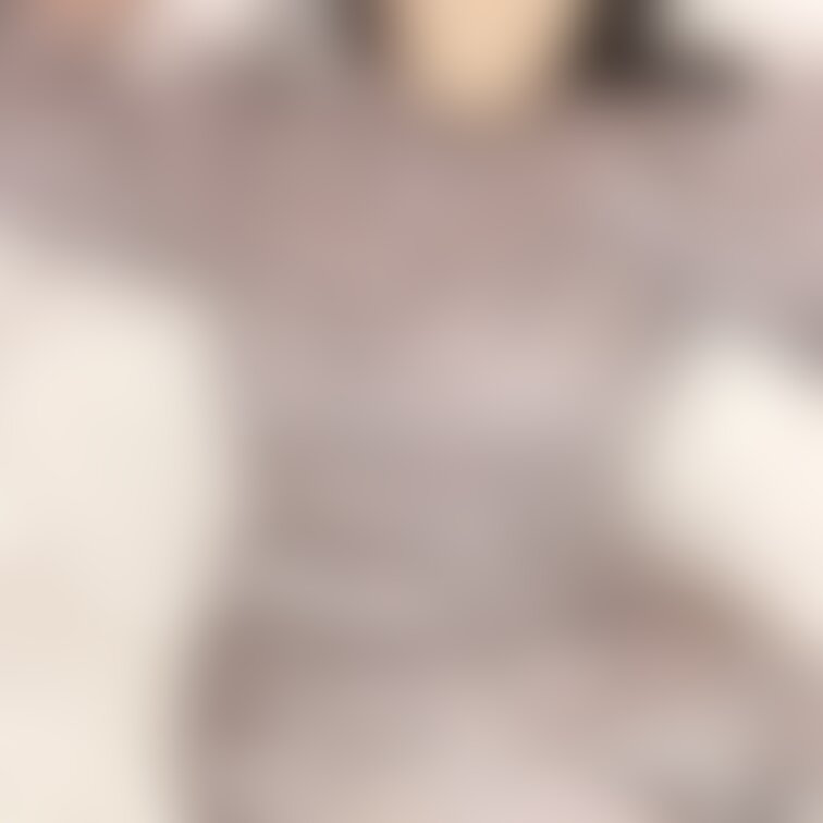 あぁ🩷
押し倒されちゃったー☺️✨

わたし、見てわかると思うけど
けっこうMなの☺️

よく妄想とかもしち