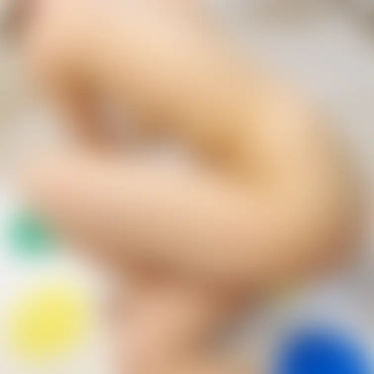 りこの豪邸全裸パーティーでの一コマ。一般参加男性の指示で一人ツイスターに挑みます。今回は頭隠して尻隠さず、な画像。

