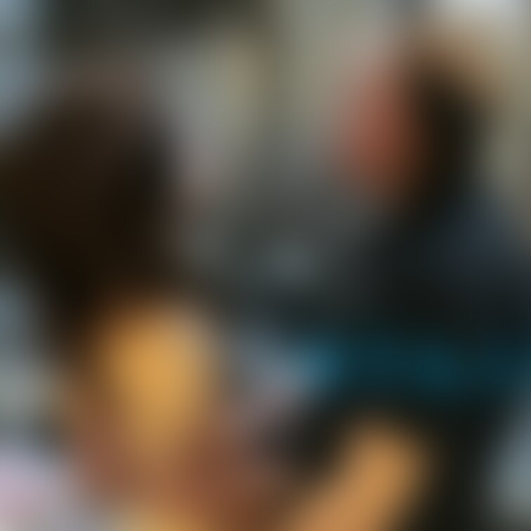 ラーメン屋さんでのパートは竿洗いだけでは無く、セクハラ店主にいたずらされ、言葉責めされながら逝かされてしまいます。
動